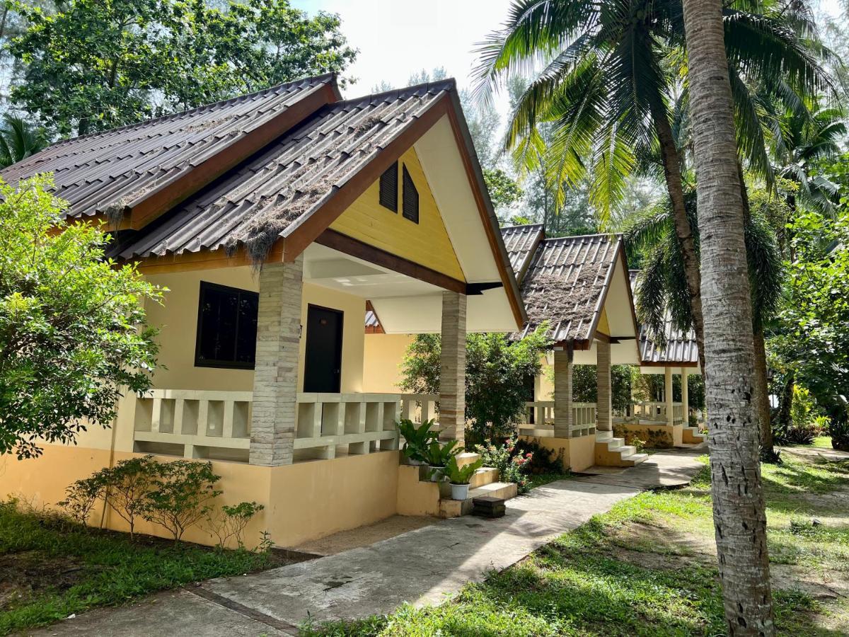 Ao Thong Beach Resort Bang Sak Exterior foto